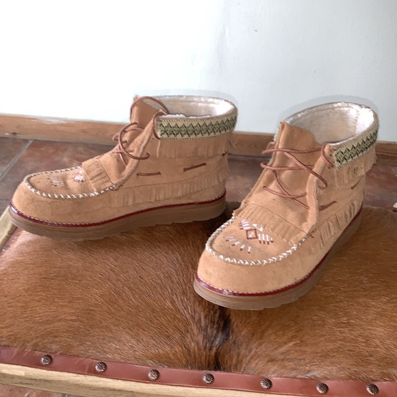 Ladies Moccasin / Chukka style Booties - Picture 3 of 9